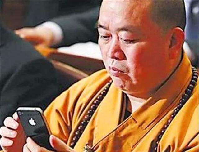 168体育 168体育app释永信的办公室究竟有多奢华?全套海黄家具价值百万真气派(图4) 168体育 168体育app释永信的办公室究竟有多奢华?全套海黄家具价值百万真气派(图4)