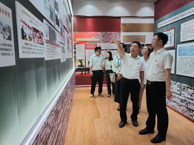 168体育 168体育app东凯集团、世纪恒泰家具举办党建工作共建基地座谈会(图2) 168体育 168体育app东凯集团、世纪恒泰家具举办党建工作共建基地座谈会(图2)