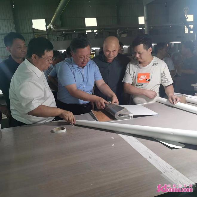 小木板拼出产业集群 168体育 168体育官网民营企业向世界板材市场进军(图3) 小木板拼出产业集群 168体育 168体育官网民营企业向世界板材市场进军(图3)