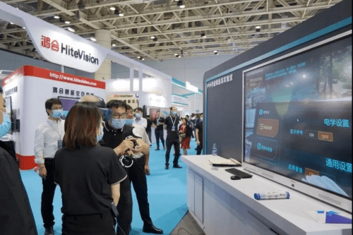 168体育 168体育官网中国联通5G+智慧教育多款产品亮相2020山东教育装备博览会(图4) 168体育 168体育官网中国联通5G+智慧教育多款产品亮相2020山东教育装备博览会(图4)
