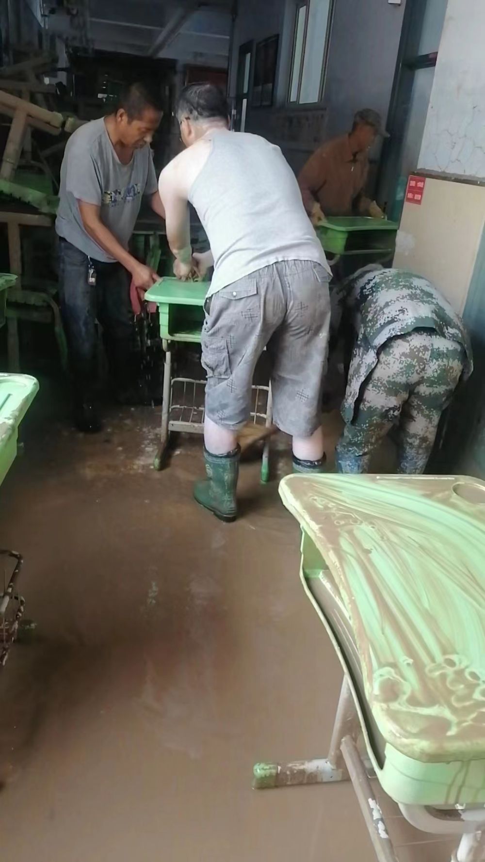 168体育 168体育平台新华全媒+丨如期、正常、安全——受汛情影响地区积极做好秋季开学准备(图2) 168体育 168体育平台新华全媒+丨如期、正常、安全——受汛情影响地区积极做好秋季开学准备(图2)