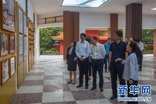 168体育 168体育平台国家开放大学赴贵州老年大学调研老年教育工作(图2) 168体育 168体育平台国家开放大学赴贵州老年大学调研老年教育工作(图2)