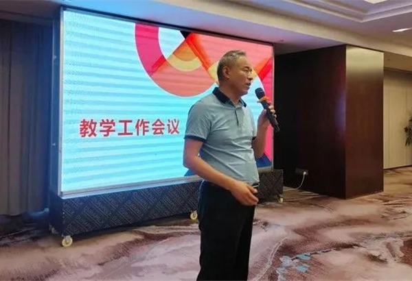 168体育 168体育平台合肥一六八陶冲湖中学召开新学期教学教研工作会议(图5)