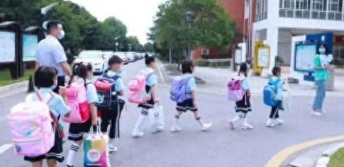 新学期开学惹争议全校只有7名学生一对一教学要实现了吗168体育 168体育直播 平台(图6) 新学期开学惹争议全校只有7名学生一对一教学要实现了吗168体育 168体育直播 平台(图6)