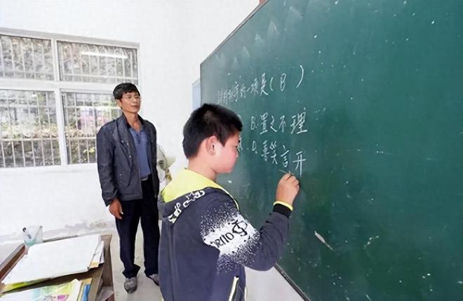 新学期开学惹争议全校只有7名学生一对一教学要实现了吗168体育 168体育直播 平台(图8) 新学期开学惹争议全校只有7名学生一对一教学要实现了吗168体育 168体育直播 平台(图8)