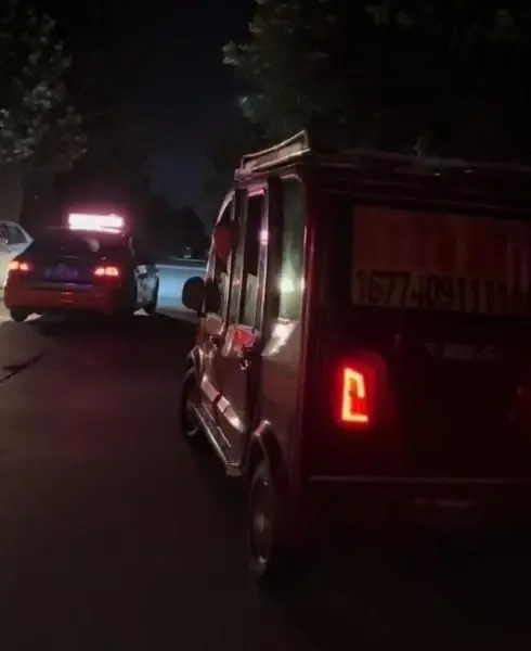 高校新生自费乘车去校外厂区住宿网友称来回8公里校方回应168体育 168体育官网(图2) 高校新生自费乘车去校外厂区住宿网友称来回8公里校方回应168体育 168体育官网(图2)