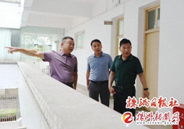 吴168体育 168体育官网安浩一行调研株洲市第四中学(图2) 吴168体育 168体育官网安浩一行调研株洲市第四中学(图2)