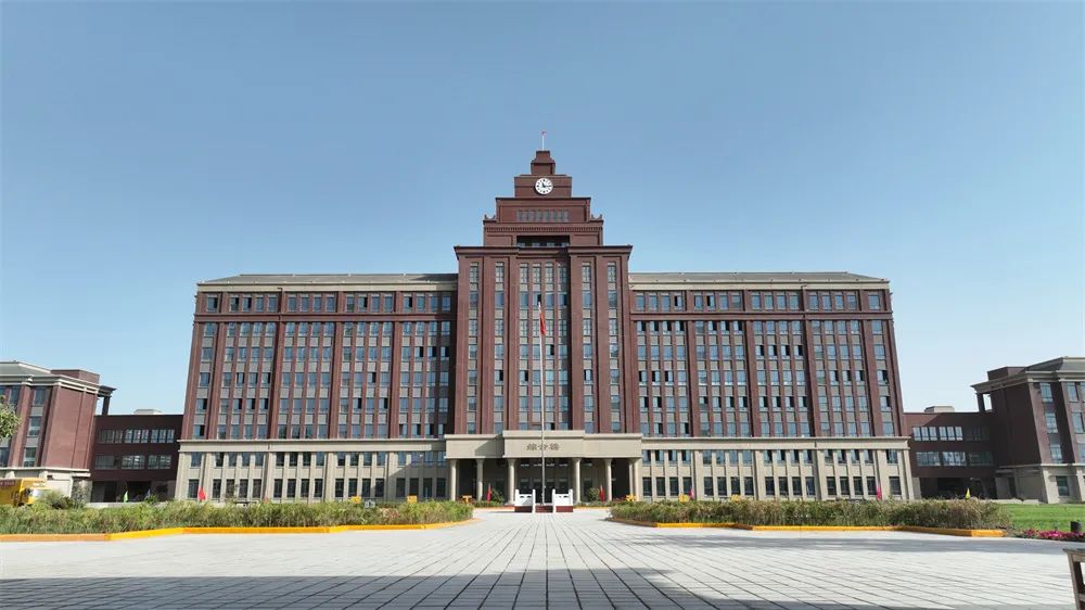168体育 168体育官网上海教育援疆高起点再出发——喀什理工职业技术学院揭牌(图2)