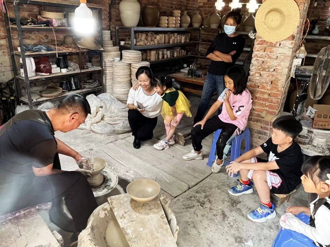 中秋国庆 乐游玉溪丨“双节”假期江川非遗陶艺体验受热捧168体育(图1) 中秋国庆 乐游玉溪丨“双节”假期江川非遗陶艺体验受热捧168体育(图1)