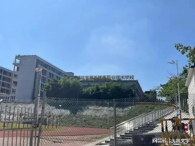 数字化教学推行过急700学生集体退学!广东技校教育遥遥领先168体育(图1) 数字化教学推行过急700学生集体退学!广东技校教育遥遥领先168体育(图1)