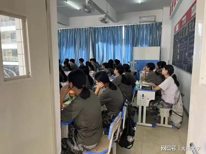 数字化教学推行过急700学生集体退学!广东技校教育遥遥领先168体育(图3) 数字化教学推行过急700学生集体退学!广东技校教育遥遥领先168体育(图3)