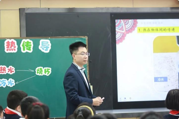 第六届“新城金秋”小学课堂教学研讨会168体育举行(图3) 第六届“新城金秋”小学课堂教学研讨会168体育举行(图3)