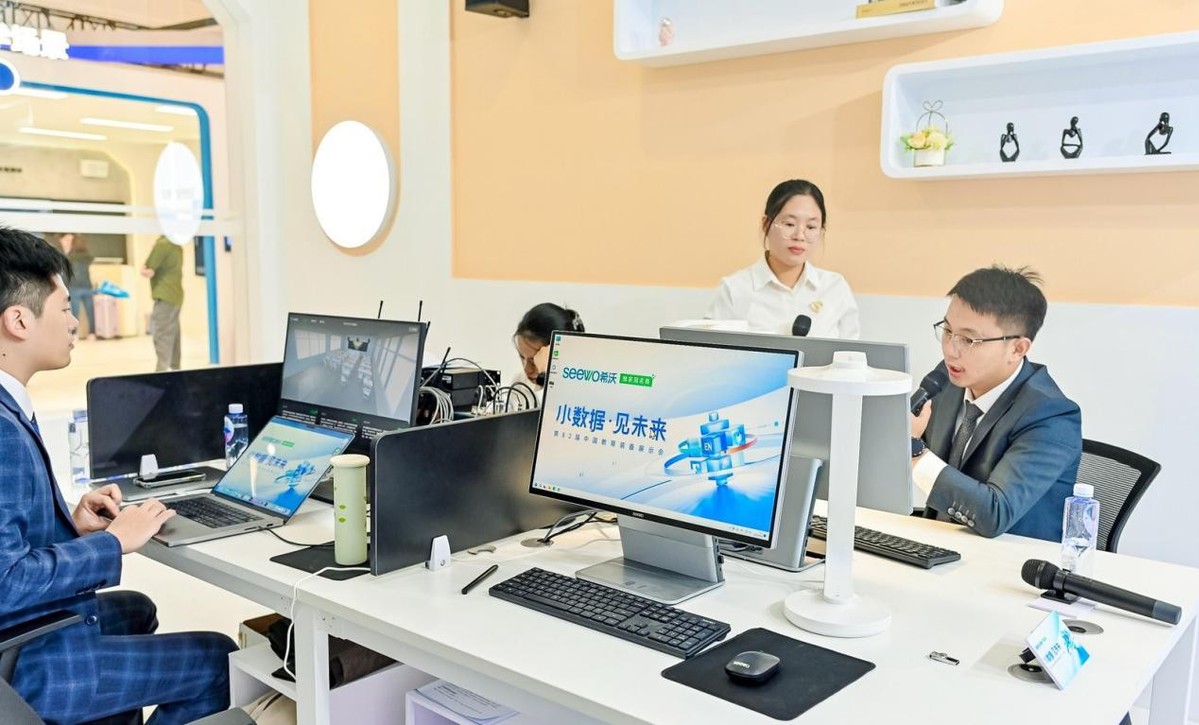 168体育第82届中国教育装备展在天津开幕AI技术在教育场景应用获关注(图2) 168体育第82届中国教育装备展在天津开幕AI技术在教育场景应用获关注(图2)