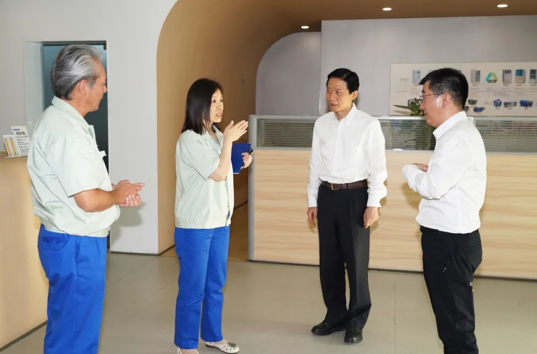 结合“服务包”制度实施工作嘉定区领导主题教育专项调研马陆镇重点企业168体育(图2) 结合“服务包”制度实施工作嘉定区领导主题教育专项调研马陆镇重点企业168体育(图2)