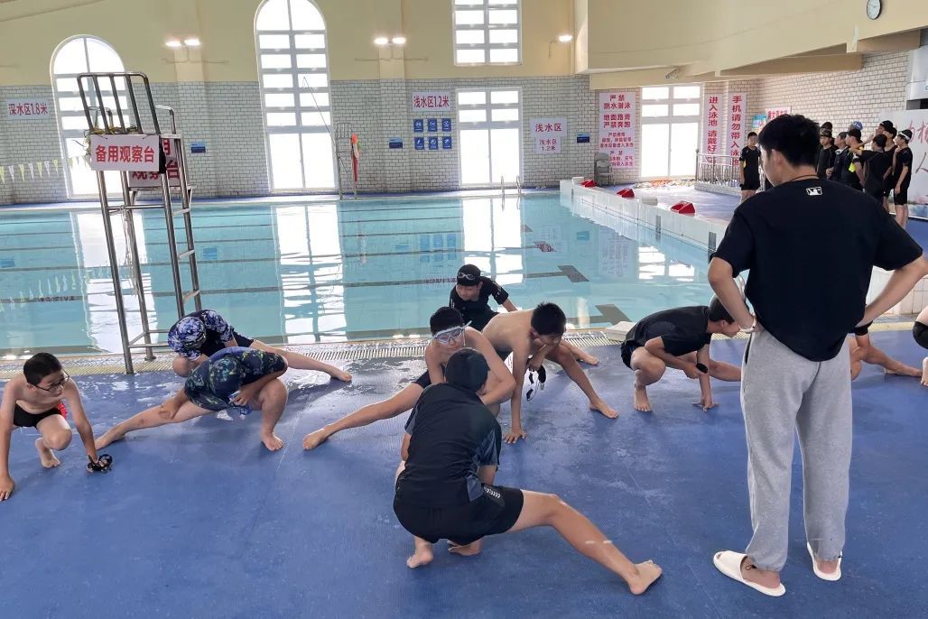 走出校园上游泳课杨浦全面普及游泳教育168体育(图4) 走出校园上游泳课杨浦全面普及游泳教育168体育(图4)