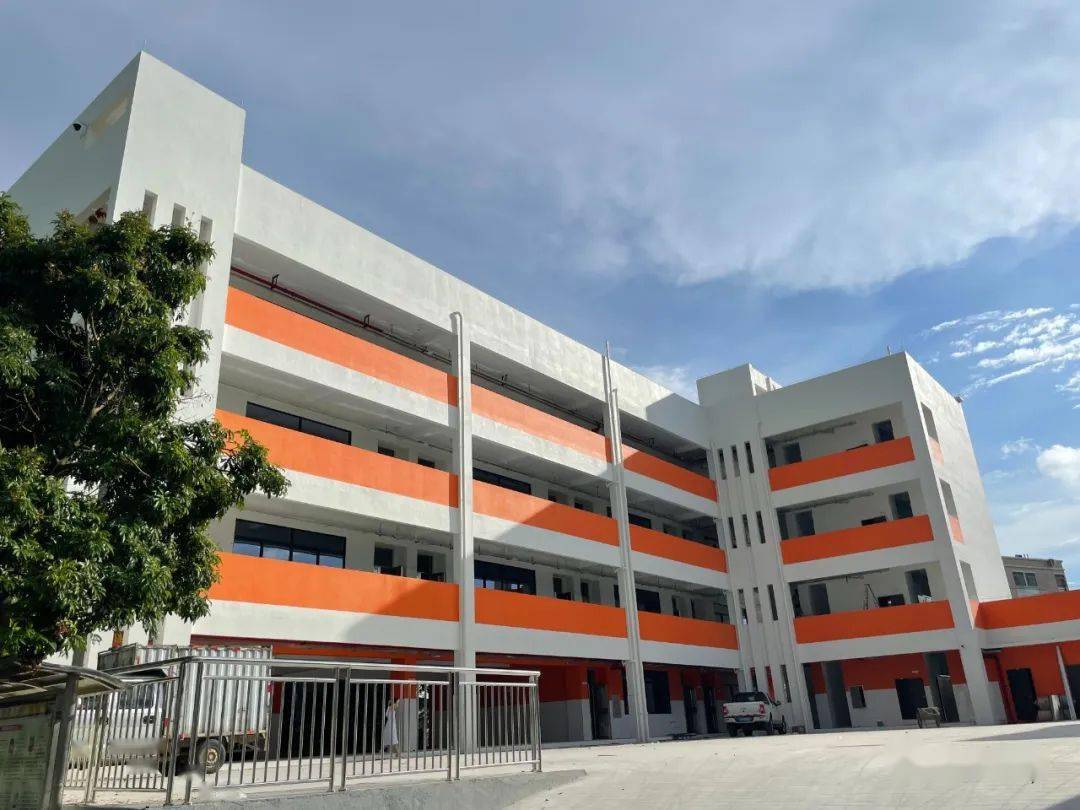 开学在即!台山这些新教学楼和运动场投168体育入使用(图2) 开学在即!台山这些新教学楼和运动场投168体育入使用(图2)