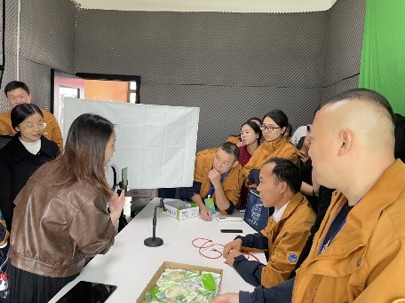 168体育川渝两地2023乡村产业振兴带头人培育“头雁”项目到邛崃电商公服中心现场教学(图2) 168体育川渝两地2023乡村产业振兴带头人培育“头雁”项目到邛崃电商公服中心现场教学(图2)