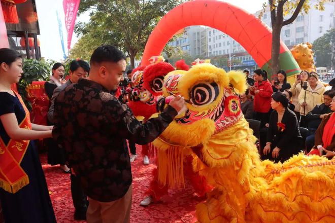 168体育鑫泰办公家具长江路旗舰店盛大开业打造3000平方工厂(图7) 168体育鑫泰办公家具长江路旗舰店盛大开业打造3000平方工厂(图7)