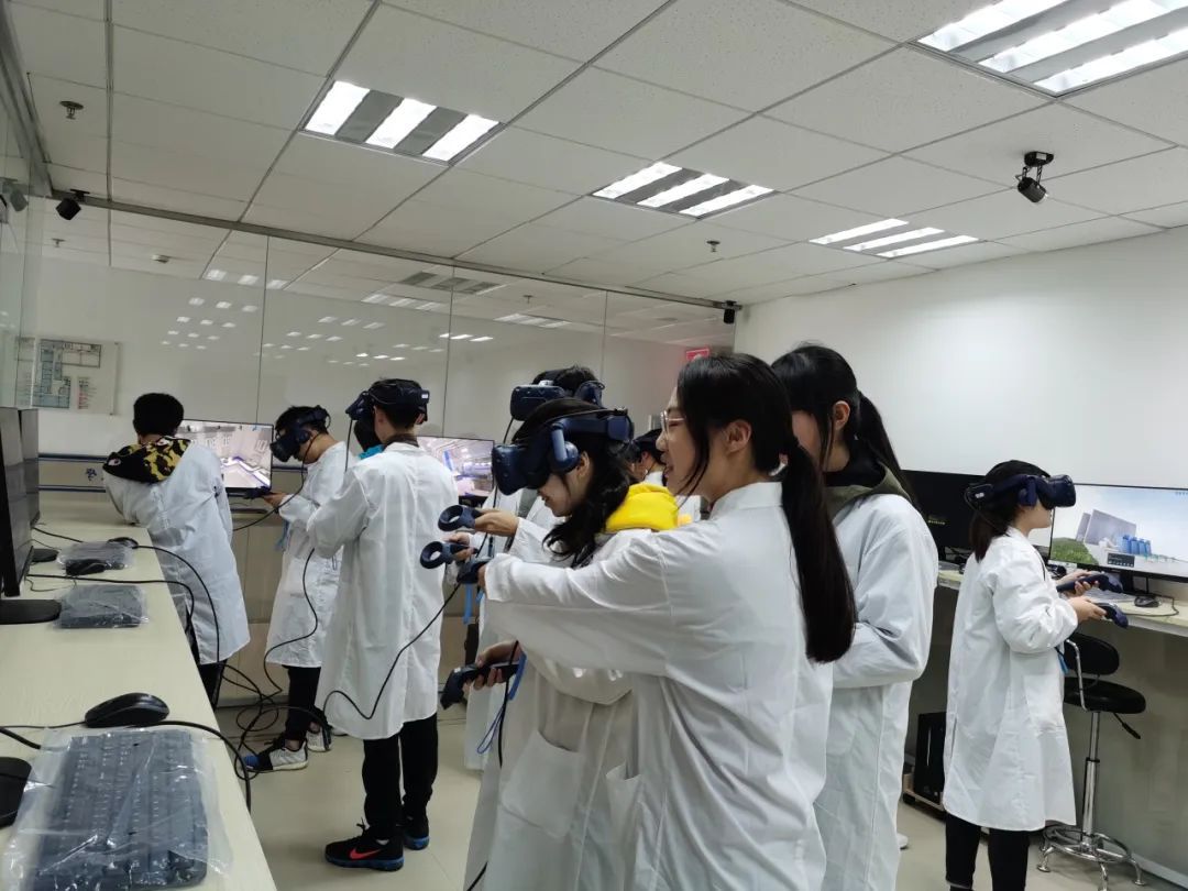 168体育云上平台、智播课堂……徐汇这所高校打造学习“新体验”(图3) 168体育云上平台、智播课堂……徐汇这所高校打造学习“新体验”(图3)