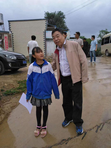 168体育普通人的“上海故事”|十多年坚持帮助独臂老人的情义(图3) 168体育普通人的“上海故事”|十多年坚持帮助独臂老人的情义(图3)
