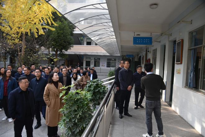 168体育京东方艺云智慧校园信息化设备捐赠仪式举行 类纸护眼显示产品走进资阳马鞍学校(图3) 168体育京东方艺云智慧校园信息化设备捐赠仪式举行 类纸护眼显示产品走进资阳马鞍学校(图3)