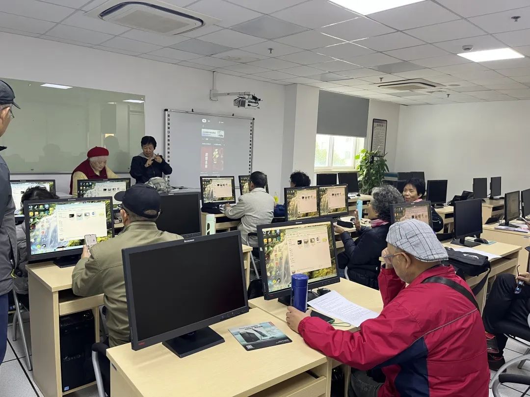 无声168体育课堂持续了近十年……(图1)