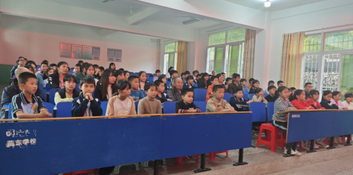 爱心助学点亮梦想!168体育八方锦程为龙岩陈东学校捐赠电脑设备(图2) 爱心助学点亮梦想!168体育八方锦程为龙岩陈东学校捐赠电脑设备(图2)