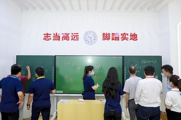 华为智慧教室亮相2022郑州教育装备展“黑科技”打破传统教室教168体育学局限(图2) 华为智慧教室亮相2022郑州教育装备展“黑科技”打破传统教室教168体育学局限(图2)