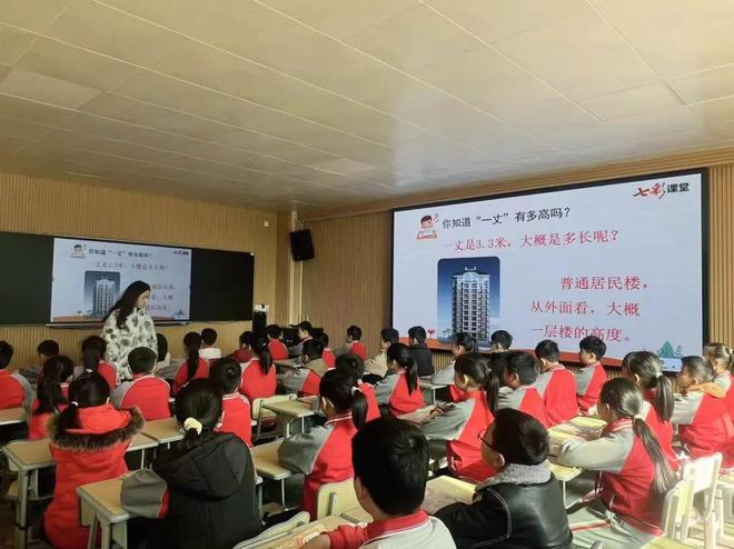 168体育点赞!刘永世先生捐赠东岭荷山小学价值近十万元多媒体教学设备!(图1) 168体育点赞!刘永世先生捐赠东岭荷山小学价值近十万元多媒体教学设备!(图1)
