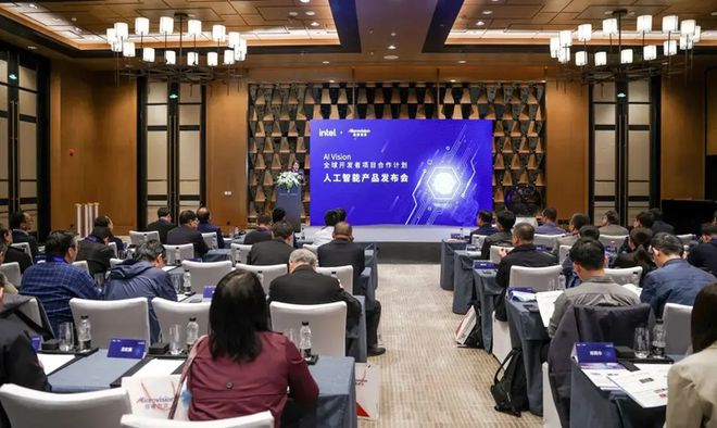 人工智能专业教学设备维视智造联手英特尔发布首168体育款(图1) 人工智能专业教学设备维视智造联手英特尔发布首168体育款(图1)
