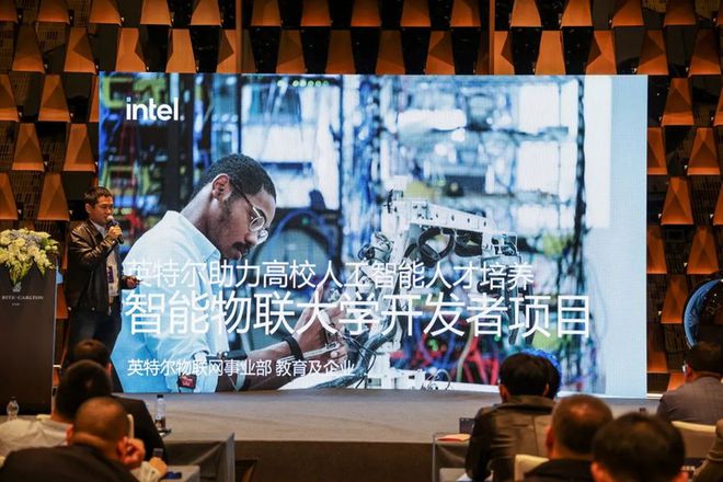 人工智能专业教学设备维视智造联手英特尔发布首168体育款(图6) 人工智能专业教学设备维视智造联手英特尔发布首168体育款(图6)