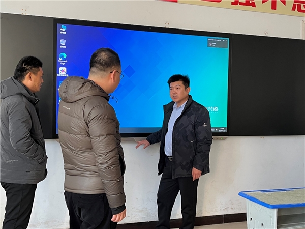 168体育枣庄市市中区教体局视察指导智慧黑板设施提升工作(图1) 168体育枣庄市市中区教体局视察指导智慧黑板设施提升工作(图1)