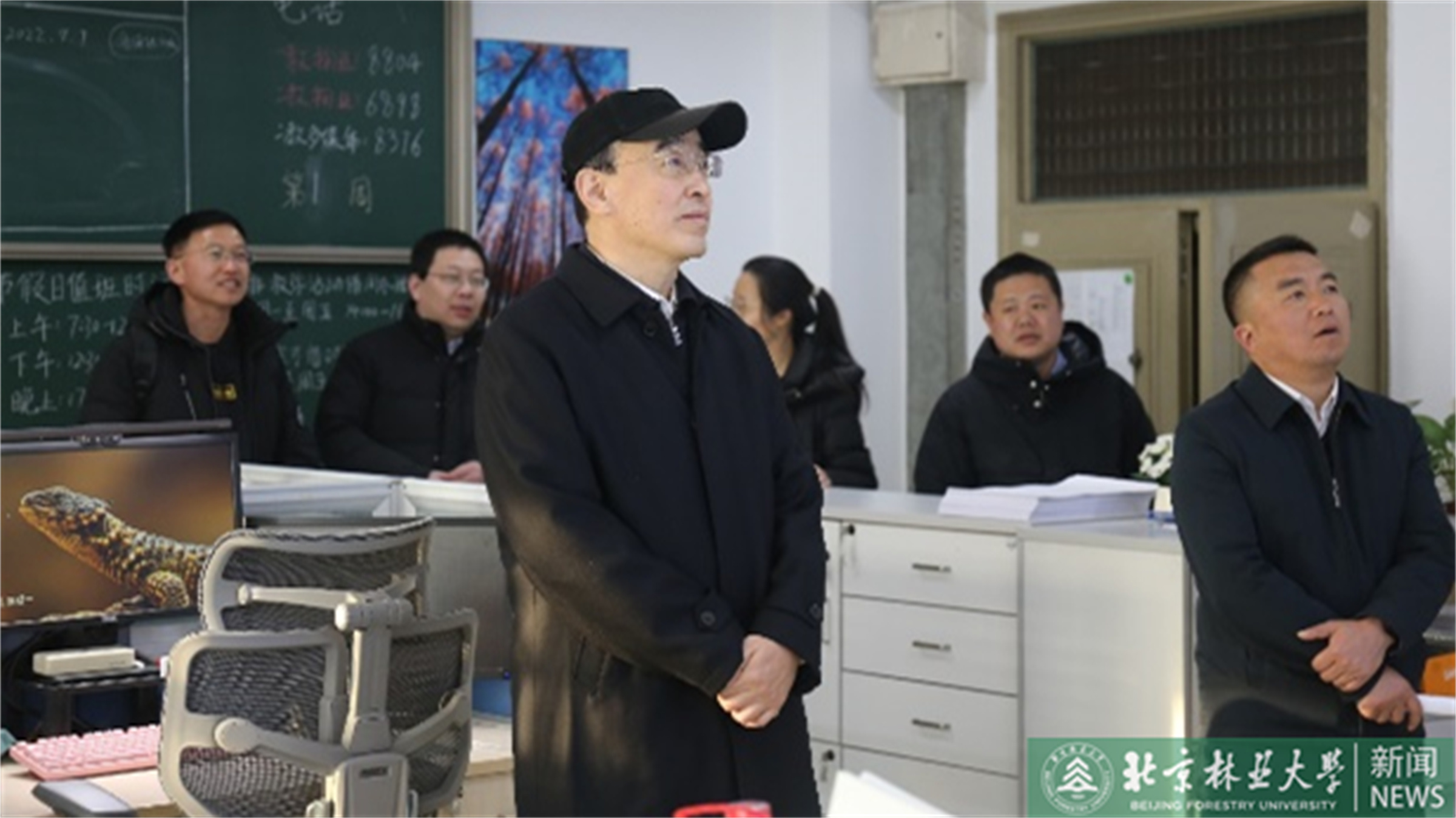 校领导教学一线检查保障开学平稳有序168体育(图1) 校领导教学一线检查保障开学平稳有序168体育(图1)
