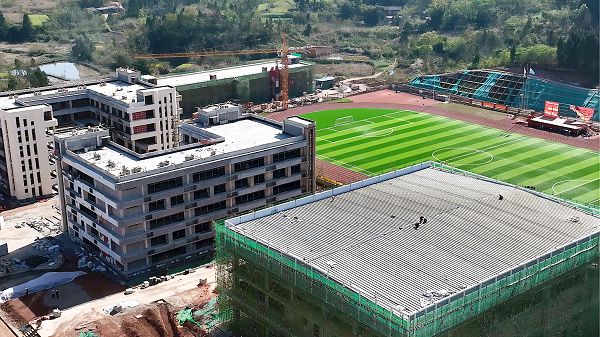 教学楼主体已封顶遂宁这所小学力争今年8168体育月全面竣工!(图2) 教学楼主体已封顶遂宁这所小学力争今年8168体育月全面竣工!(图2)