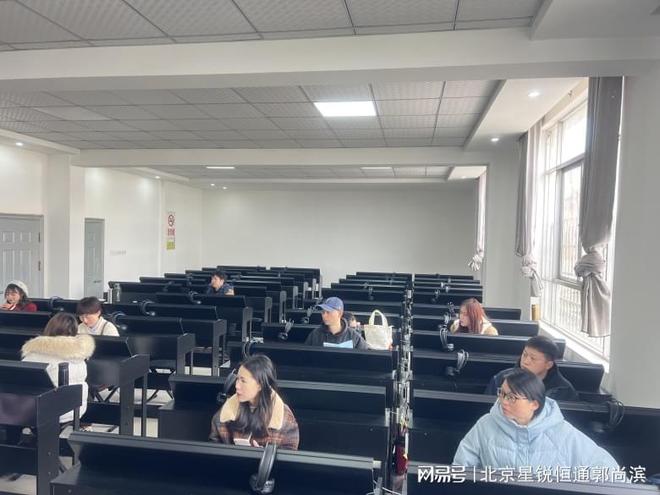 学校钢琴教学系统智能音乐教学设备(图4) 学校钢琴教学系统智能音乐教学设备(图4)